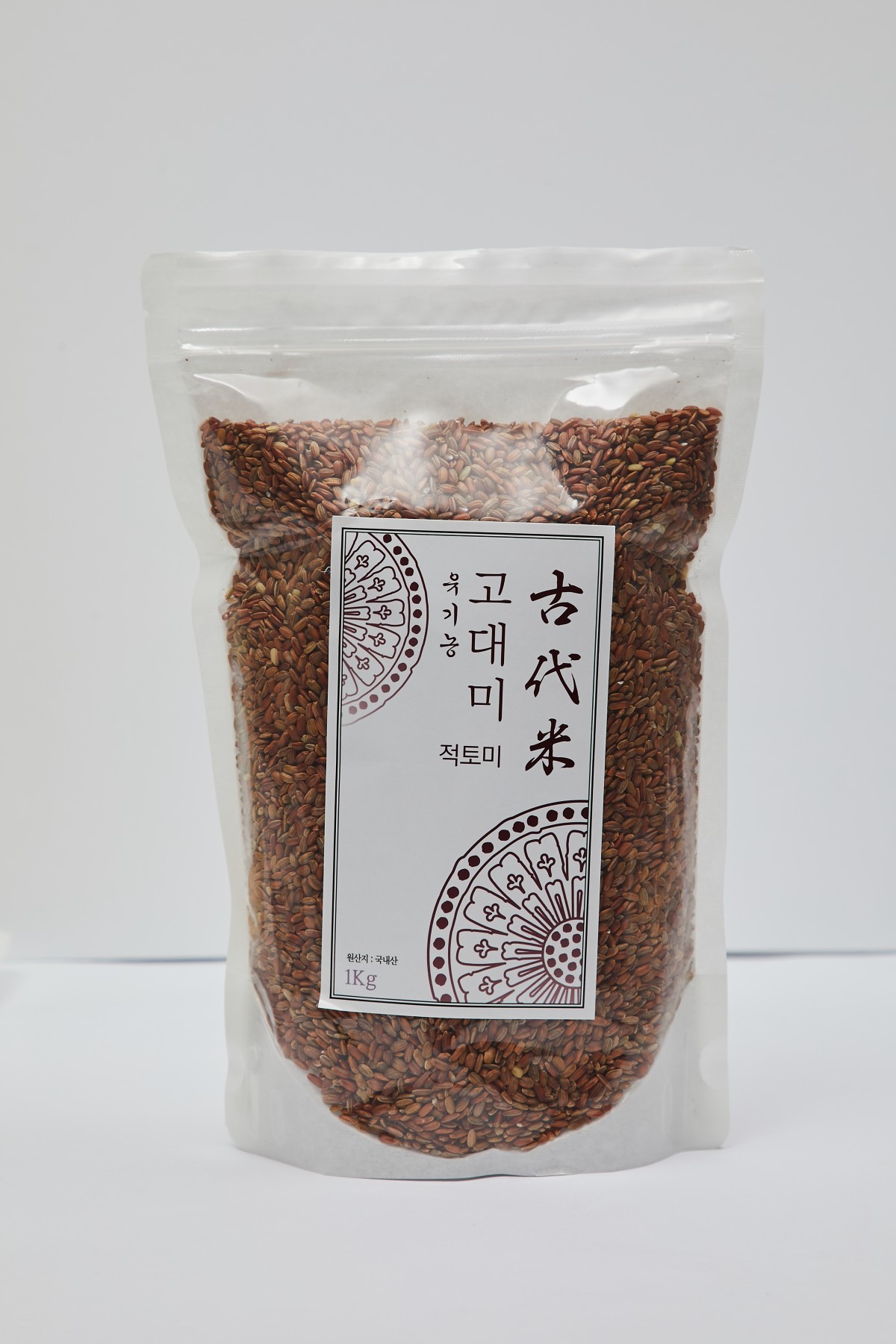 적토미: 수수향이 나는 찰현미 적토미는 색이 적갈색으로 탄닌 성분을 함유하고 있으며 백미보다 단백질과 비타민, 미네랄 함유량이 매우 높습니다. 또한 불포화 지방산인 올레인산이 풍부하고 특히 항암효과가 큰 폴리페놀 성분이 일반 쌀에 비해 약 200배가 더 많이 함유되어있습니다.